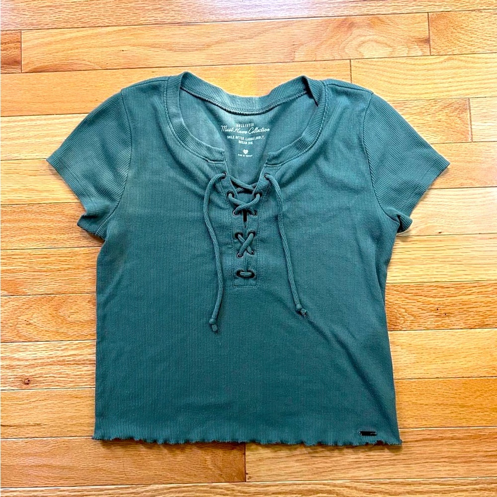 extra small soft green hollister baby tee